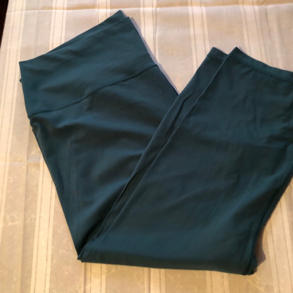 ATHLETA 3X CAPRI LEGGINGS YOGA PANTS